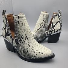 Jeffrey Campbell Cromwell Ankle Boot Snake Print Black White Gray Pull-on Sz 6.5