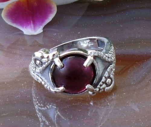 Ω Anillo 2 Serpientes Sosteniendo Granate Rojo Piedra de Enero Plata 925 Talla 17,8 - Imagen 1 de 16