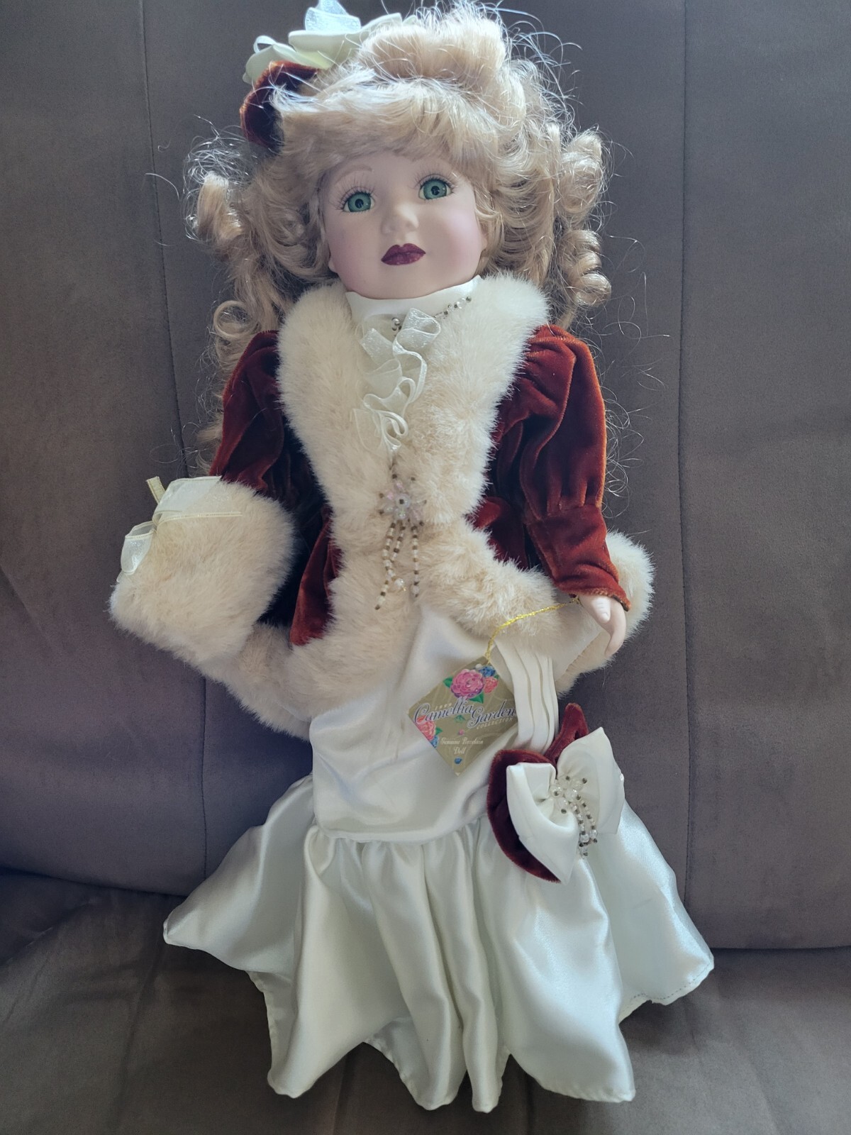 1999 Camellia Garden Collection 16" Geniune Porcelain Doll Brass Key