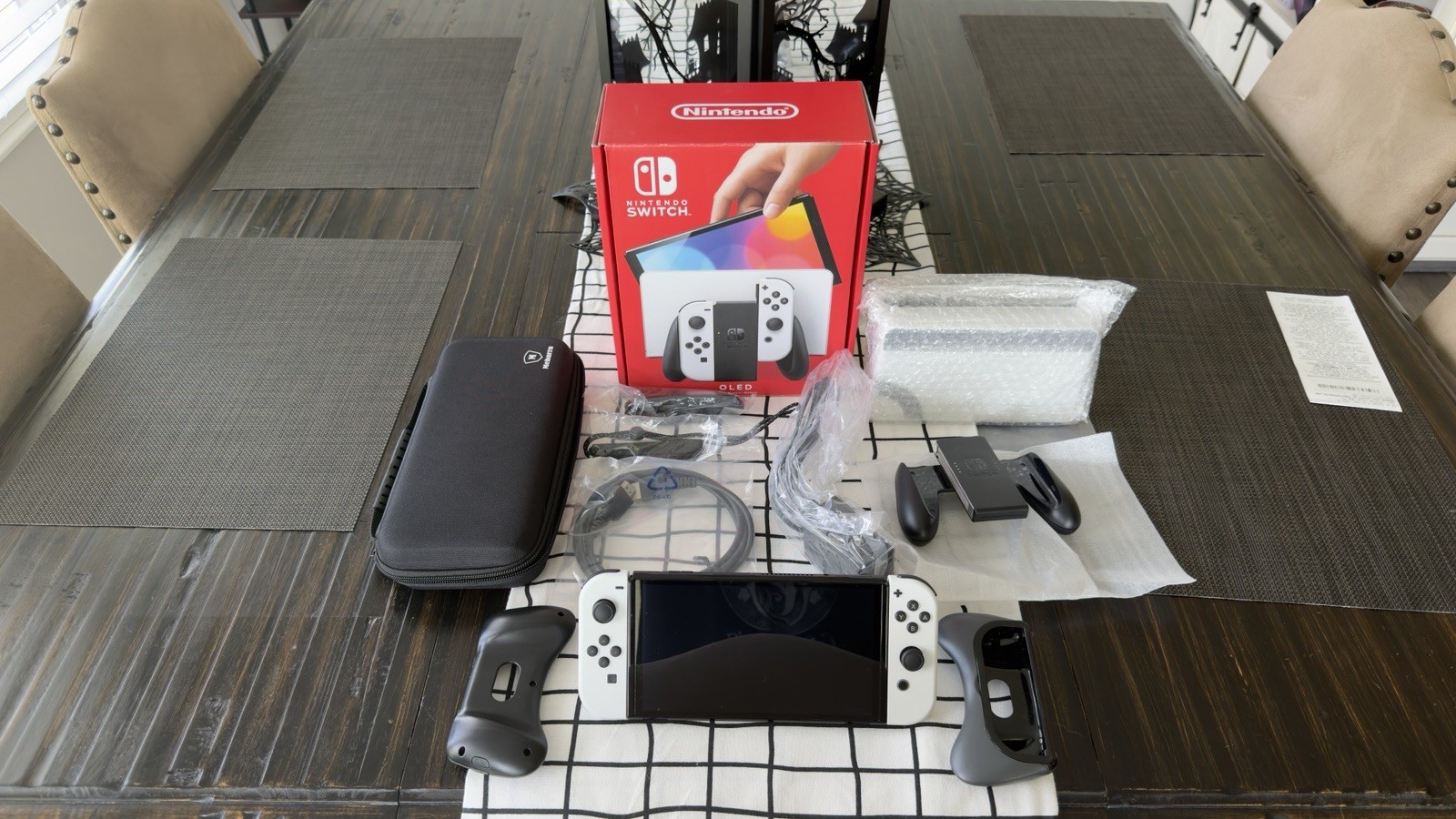 Nintendo Switch OLED 64GB White CIB + Rigid Case & Extra Grips