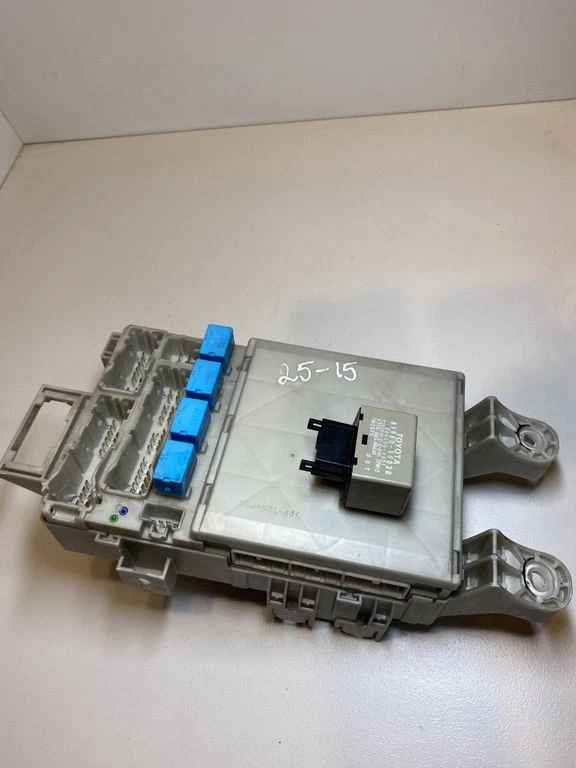 Toyota Land Cruiser (J120) 2007 Diesel Fuse Box 8198050030 ERD10042 - Image 4 of 4