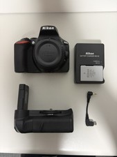Nikon D5500 Digital SLR Camera (Body Only + Battery Grip)