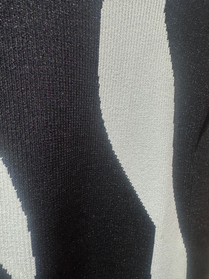 全新 BCBG Maxazria 黑白 Alani 图形鸡尾酒礼服 尺寸 S — 第 2/4 张图片