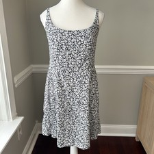Old Navy Women’s Floral Navy White Midi Dress Size Medium Pockets Casual Dress