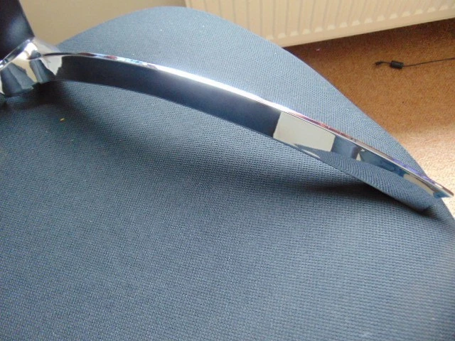 Jaguar Grille centre spar section, Jag , S Type jag, Jaguar 240 - Image 2 of 4