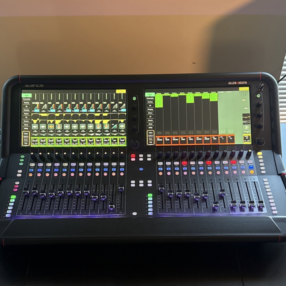 Allen & Heath AVANTIS 64 Ch USB Stereo Digital Mixer Console 96kHz