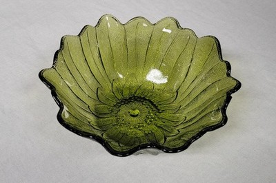 Indiana Glass ''Lily Pons'' Sunflower Bowl in Avocado Green - Vintage 1960s