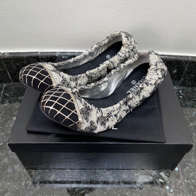 CHANEL TWEED BLACK LEATHER TOE DESIGN  BALLERINA SLIP ON FLATS SIZE 39.5 W BOX