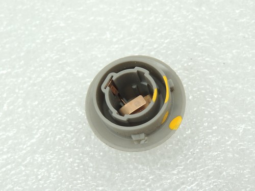 Mazda 626 GF hatchback third brake light Bulb Holder Socket NA1251584A - Picture 2 of 5