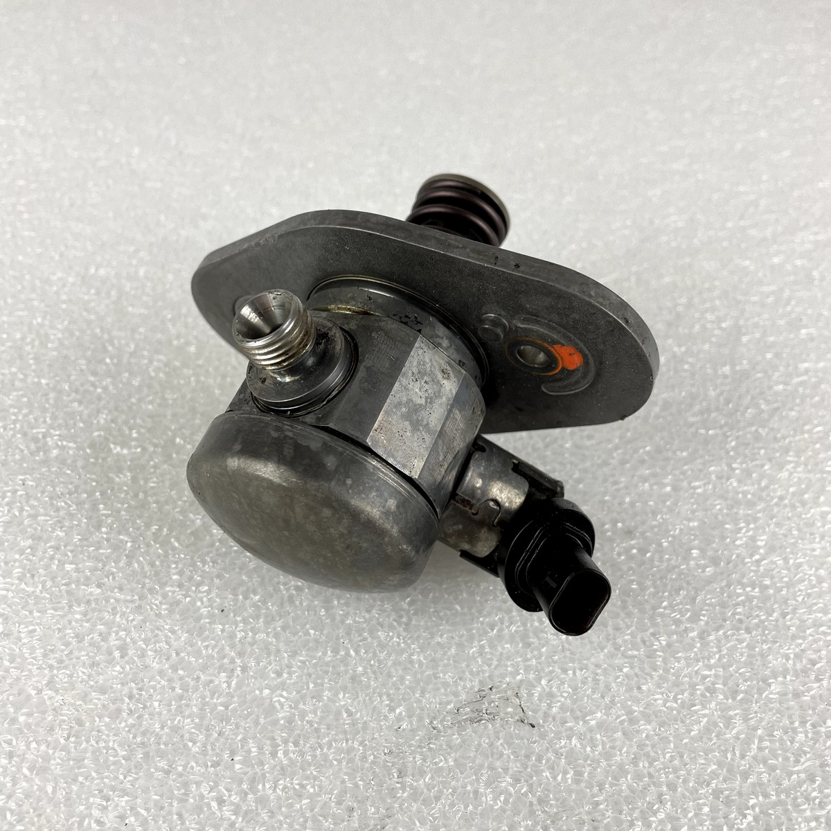 2016-20 BMW F90 M5 F91 F92 F93 M8 HIGH-PRESSURE PUMP 13517852361  