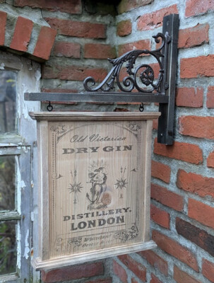 PUB BAR HÄNGESCHILD OLD VICTORIAN GIN DISTILLERY WHITECHAPEL VINTAGE SCHILD HOLZ