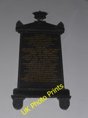 Foto 6x4 Holy Trinity, Colton: Memorial (10) Colton\/SD3186 um 2015