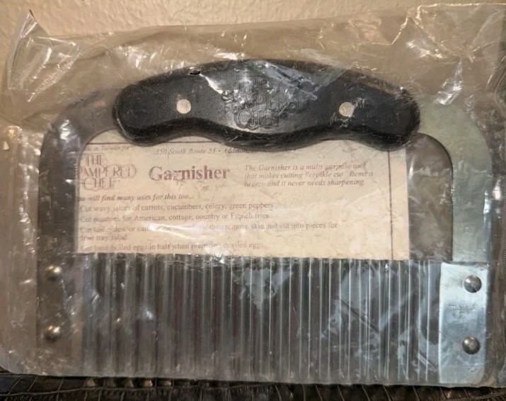 Pampered Chef Garnisher #4428 Crinkle Cut New In Package 1994 Vintage 