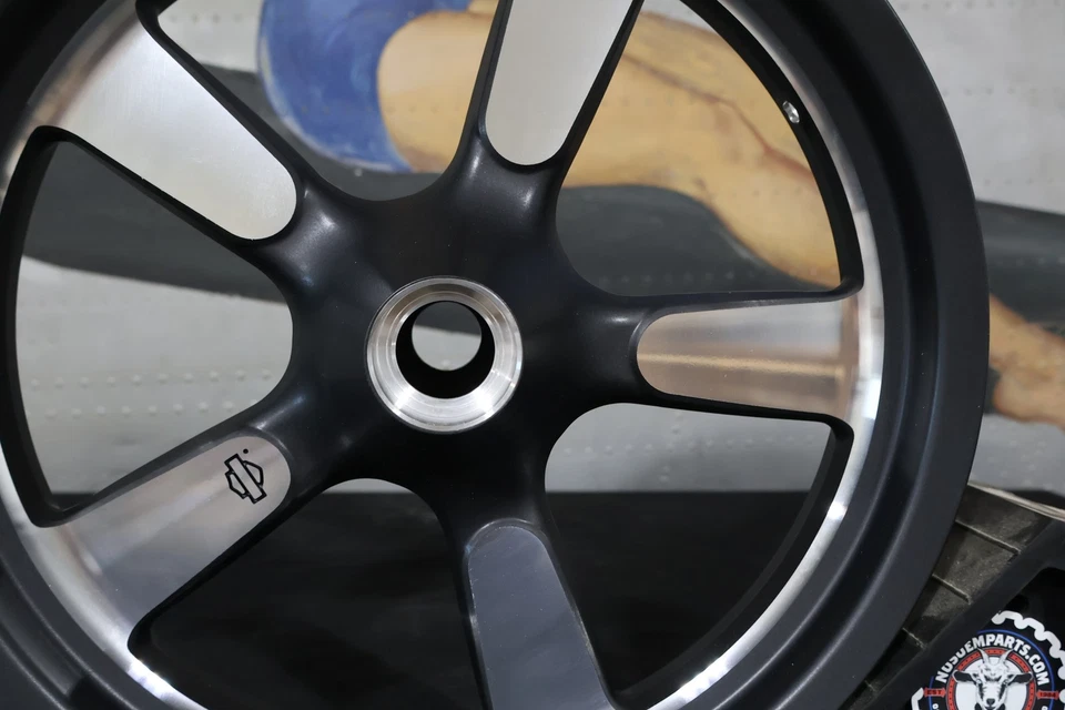 43300157 NEW OEM 2011-2016 HARLEY-DAVIDSON SPORTSTER XL1200 XL883 FRONT WHEEL - Image 4 of 4