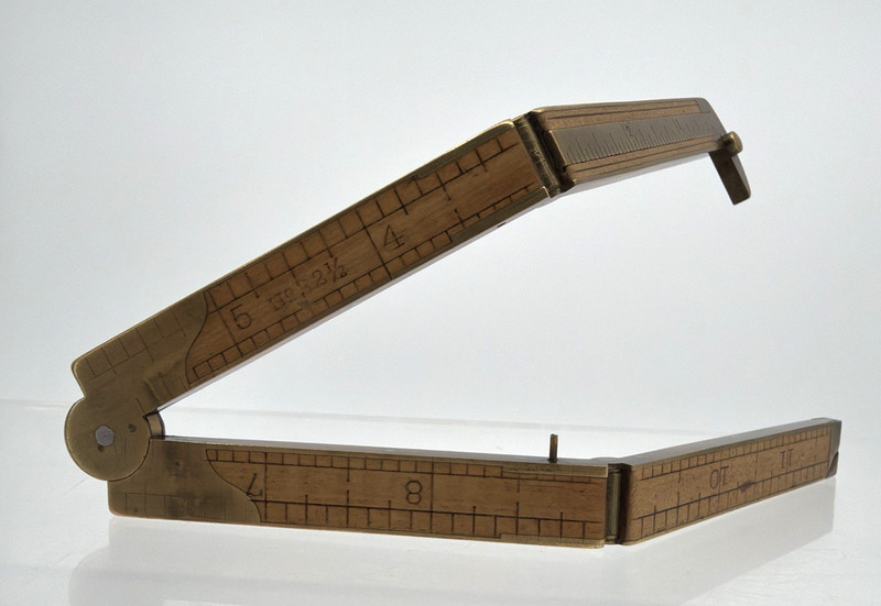 FULL BOUND VINTAGE BOXWOOD & BRASS NO. 32 1/2 CALIPER RULE