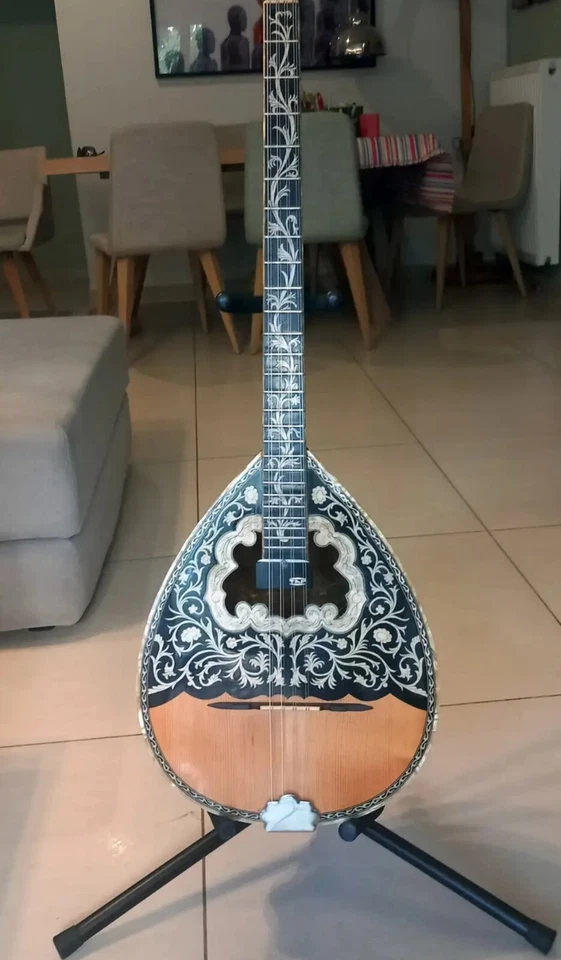 Greek Bouzouki with HARDCASE & PICK UP & TUNER & 300 BACKING TRACK WITH SCORES. - Image 2 of 4