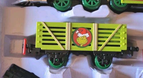 Disney Dr Seuss The Grinch Holiday Express Play Train Set 12pcs Battery Operated - Picture 5 of 12