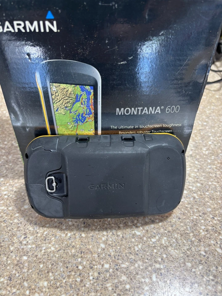 Garmin Montana 600 Waterproof Hiking GPS + Auto Friction Mount Kit Bundle - Image 2 of 4