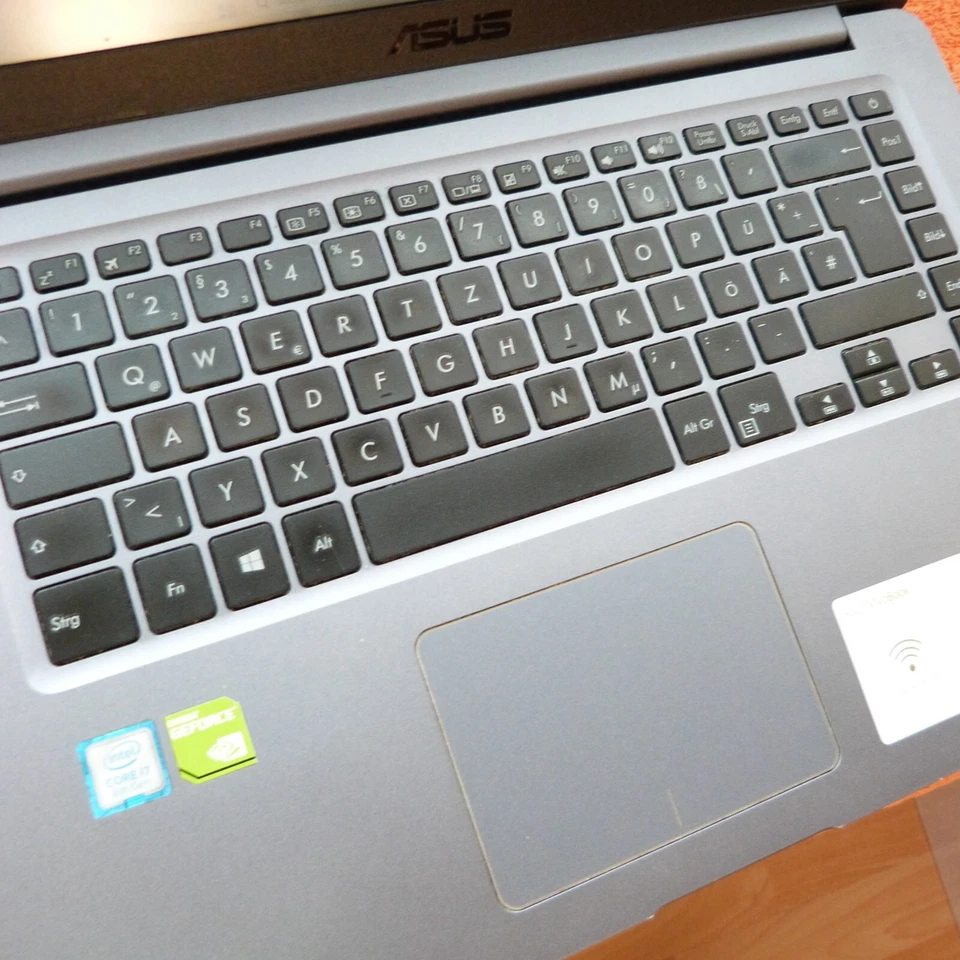 Asus R520 VivoBook PREMIUM 15 Zoll FULLHD l Windows 11 l SSD NEU l QUAD i5 8Gen - Bild 4 von 4