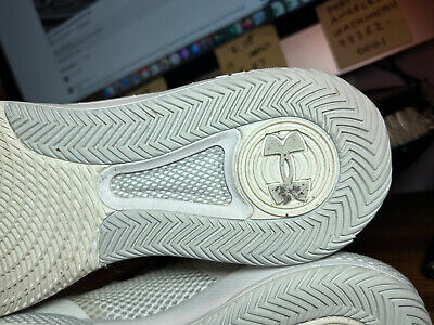 Under Armour Highlight Ace 2.0 Women's White Gold Volleyball Under Armour Highlight Ace 2.0 Women's White Gold Volleyball