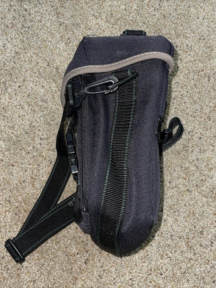 Genuine Samsonite 4 1/2 X 7" Small Black Camera Pouch / Bag With Strap. - Image 4 of 4