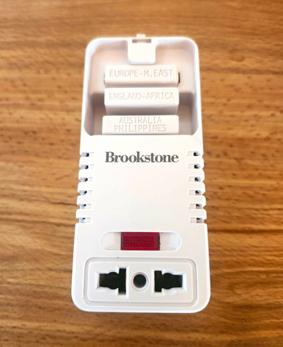 Brookstone USA-200 Travel Voltage Converter 220V to 110V 1600W to US