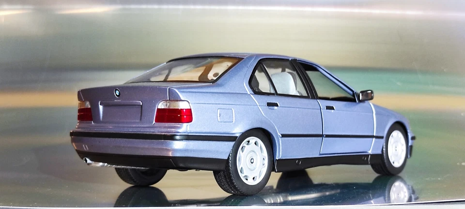 1/18 UT Models 1992 BMW Serie 3 E36 Berline Sedan Voiture Collection No E30 E46 - Photo 4/4