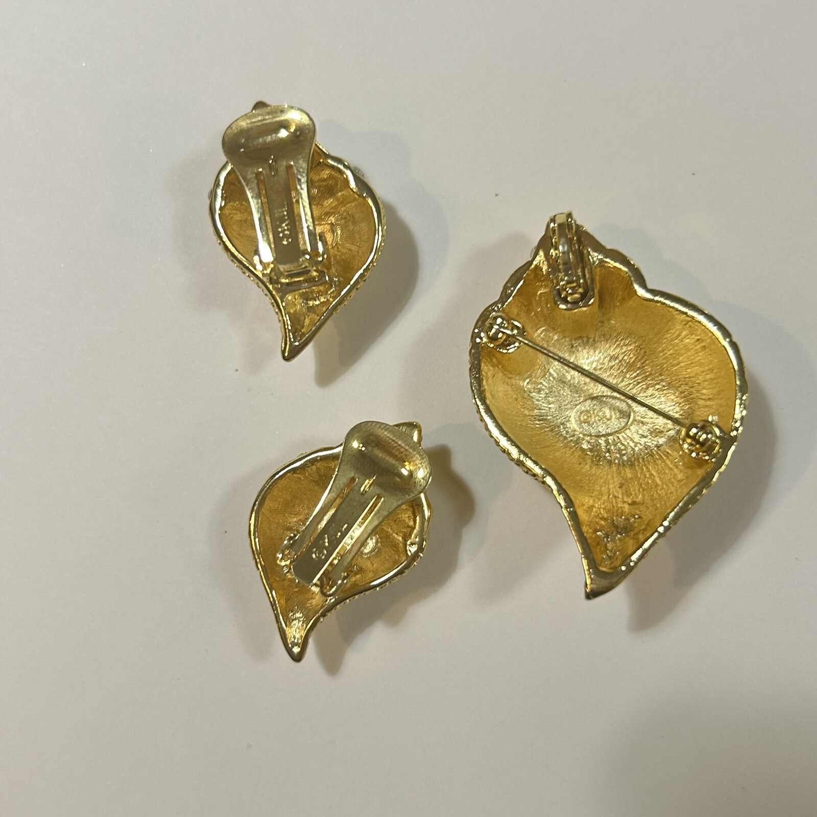 KJL Kenneth Jay Lane Brooch & Clip On Earrings Se… - image 3