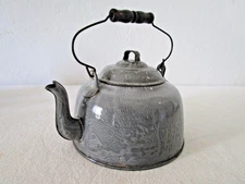 PRIMITIVE LARGE GRAY ENAMELWARE GRANITEWARE SPECKLED TEAPOT TEA KETTLE