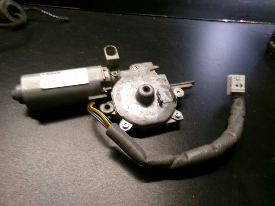 Webasto Sunroof Motor Assy A 2038203142 01-07 Mercedes Benz W203 C230 C240 E320 - Image 2 of 4