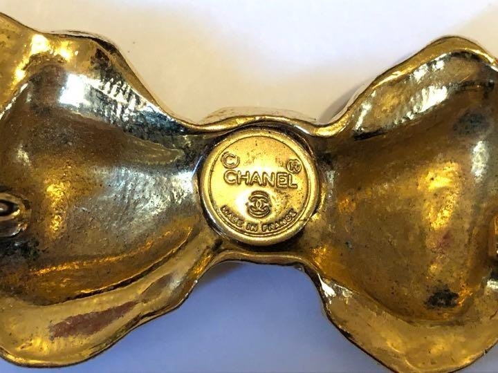 Chanel Vintage Ribbon Brooch Corsage with Velvet Case & Box - Elegant Pre-Owned Jewelry