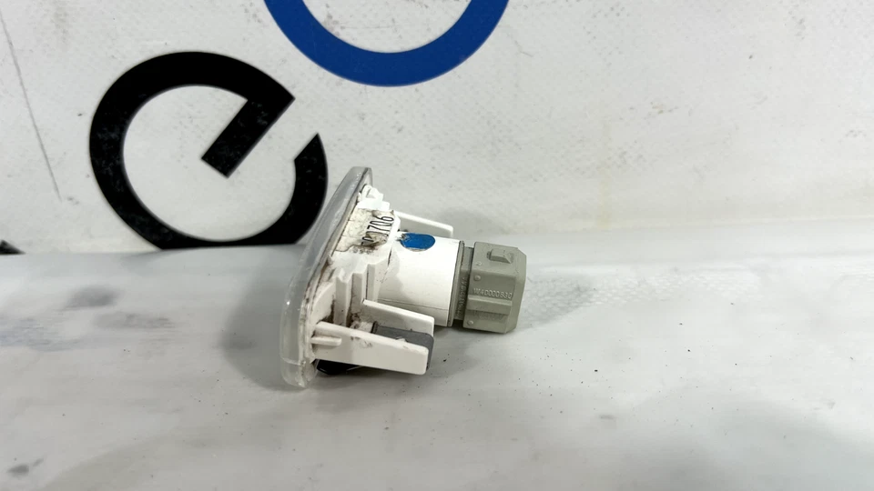 ASTON MARTIN V8 VANTAGE BAJO TABLERO INTERIOR CORTESÍA LÁMPARA OEM 2007-2011 🔵 Foto 2 de 4