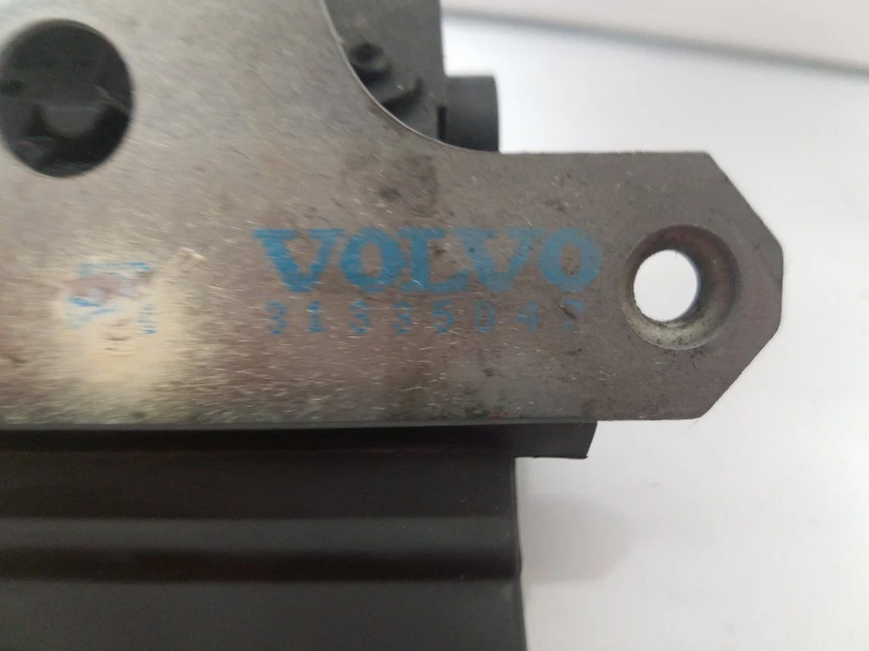 VOLVO V50 S40 2008-2012 CONJUNTO DE TRAVA DE TAMPA DE BAGAGEIRA TAMPA DE CAÇAMBA 31335047 4 PINOS - Imagem 4 de 4