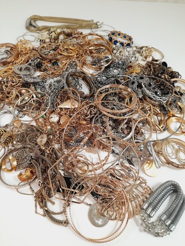 Junk Drawer Lot Gold Silver Tone Jewelry 7 Pounds Wearable Big Lot - Picture 22 of 24