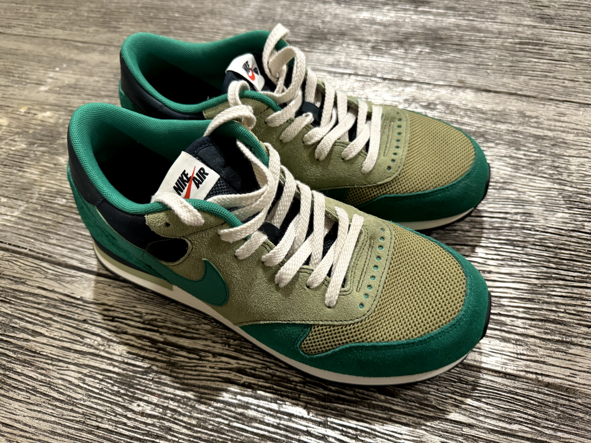 Nike Air Epic QS (Size 9, Lucid Green)