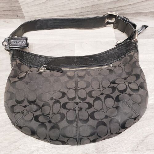 Coach Soho Signature Schultertasche schwarz Hobo Logo Jacquard Lackleder F13740