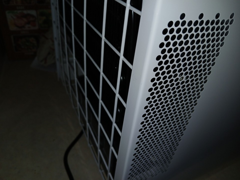 Russell Hobbs Mini Fridge 47L Table Top with Ice Box Reversible Door