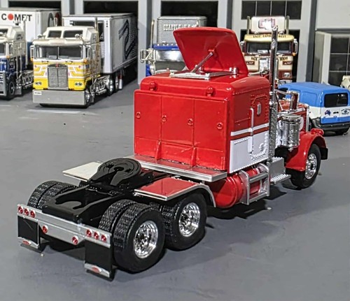 1/64 SCALE IXO PETERBILT 359 IN RED/WHITE PRIME MOVER - Picture 2 of 3