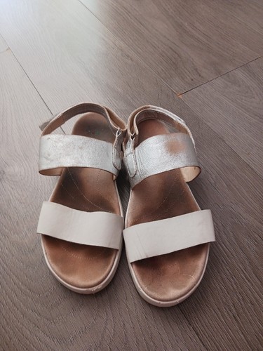 womens clarks sandals size 5