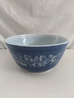 Vintage pyrex mixing bowl 402 Colonial Mist blue with white flowers 1.5qt