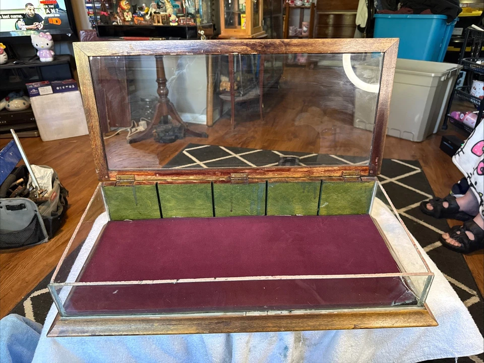 VITRINA TIENDA KWIKSALE VINTAGE, MADERA Y VIDRIO, 25” X 11,5” Y 4,5”-5,25” DE ALTO Foto 4 de 4