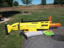 Nerf Fortnite AR L Blaster Works Incl. 10 Darts And Magazine Batteries RQD 