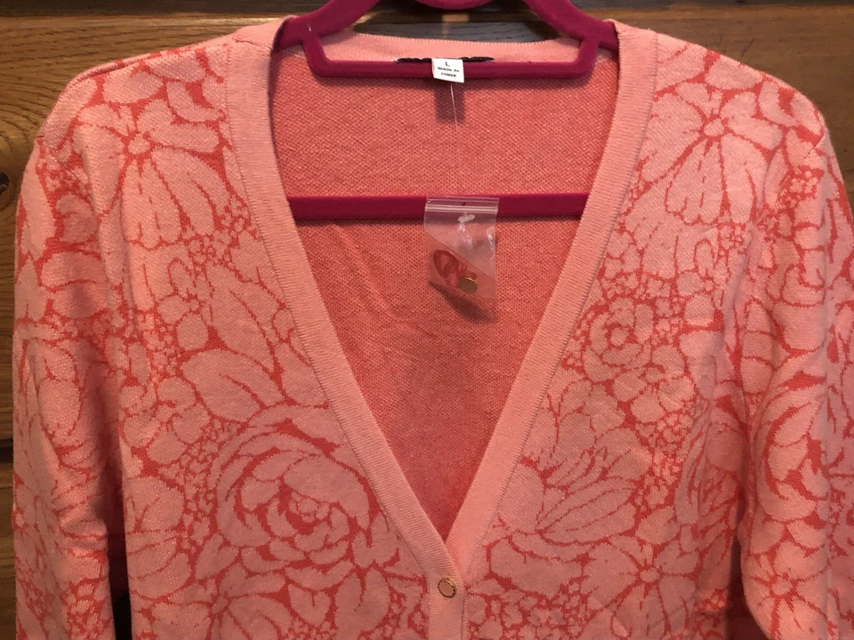 Isaac Mizrahi Live! Suéter Cárdigan Talla Grande Reliquia Rosa Jacquard Cuello en V  Foto 2 de 4
