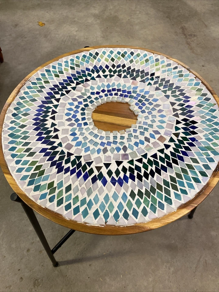 Mesa auxiliar de mosaico turquesa Foto 2 de 3