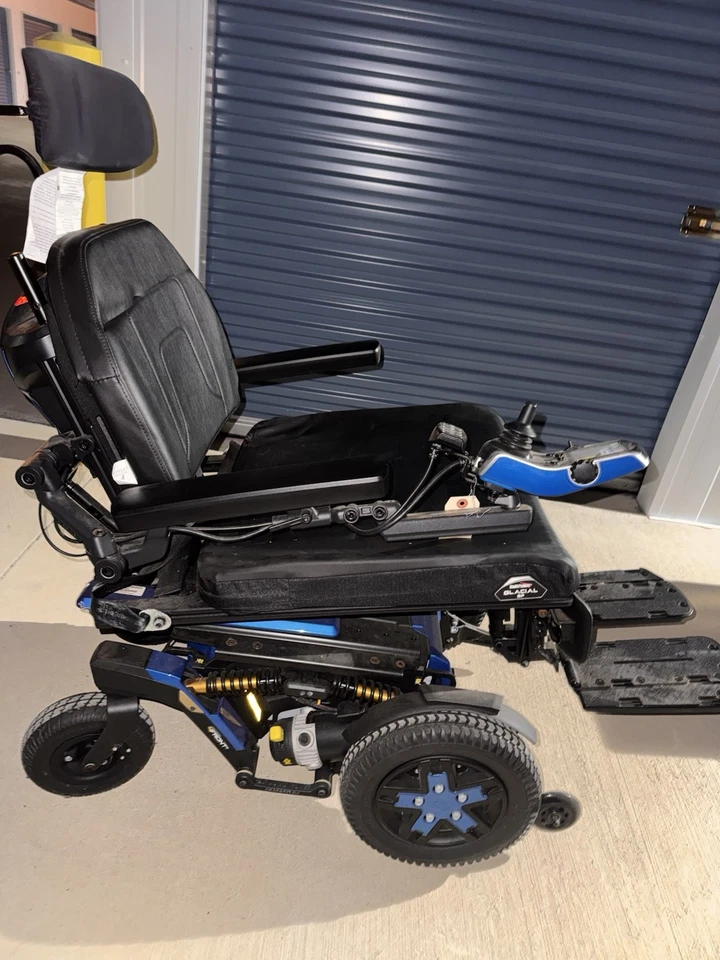 Reposapiés reclinable inclinable Quantum Q6 Edge para silla de ruedas, 42 pulgadas Foto 2 de 4