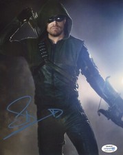 Stephen Amell Arrow Autographed Signed 8x10 Photo COA