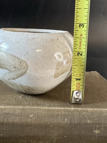 Small handmade pottery planter rounded triangular organic shape. - Picture 9 of 13