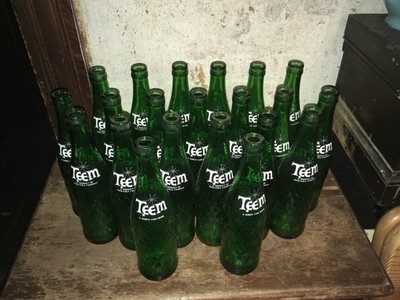 Lot of 26 Early 1960's ACL 12 oz TEEM and 8 oz Pepsi Glass Bottles