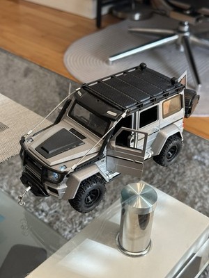 Mercedes Benz G550 4X4² BRABUS 1/24 / Rare Piece Model Car