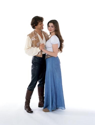 Ella Enchanted [Anne Hathaway/Hugh Dancy] 10x8 Unsigned Photo 82382